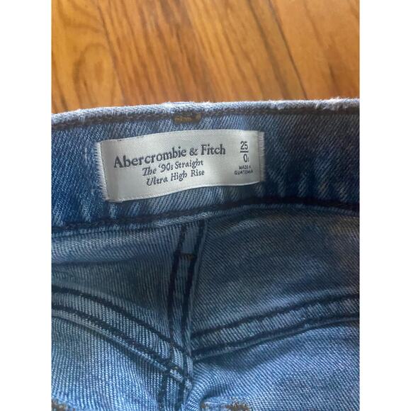 Abercrombie & Fitch Ultra High Rise 90s Straight Jean Size 25/0 - Picture 3 of 3